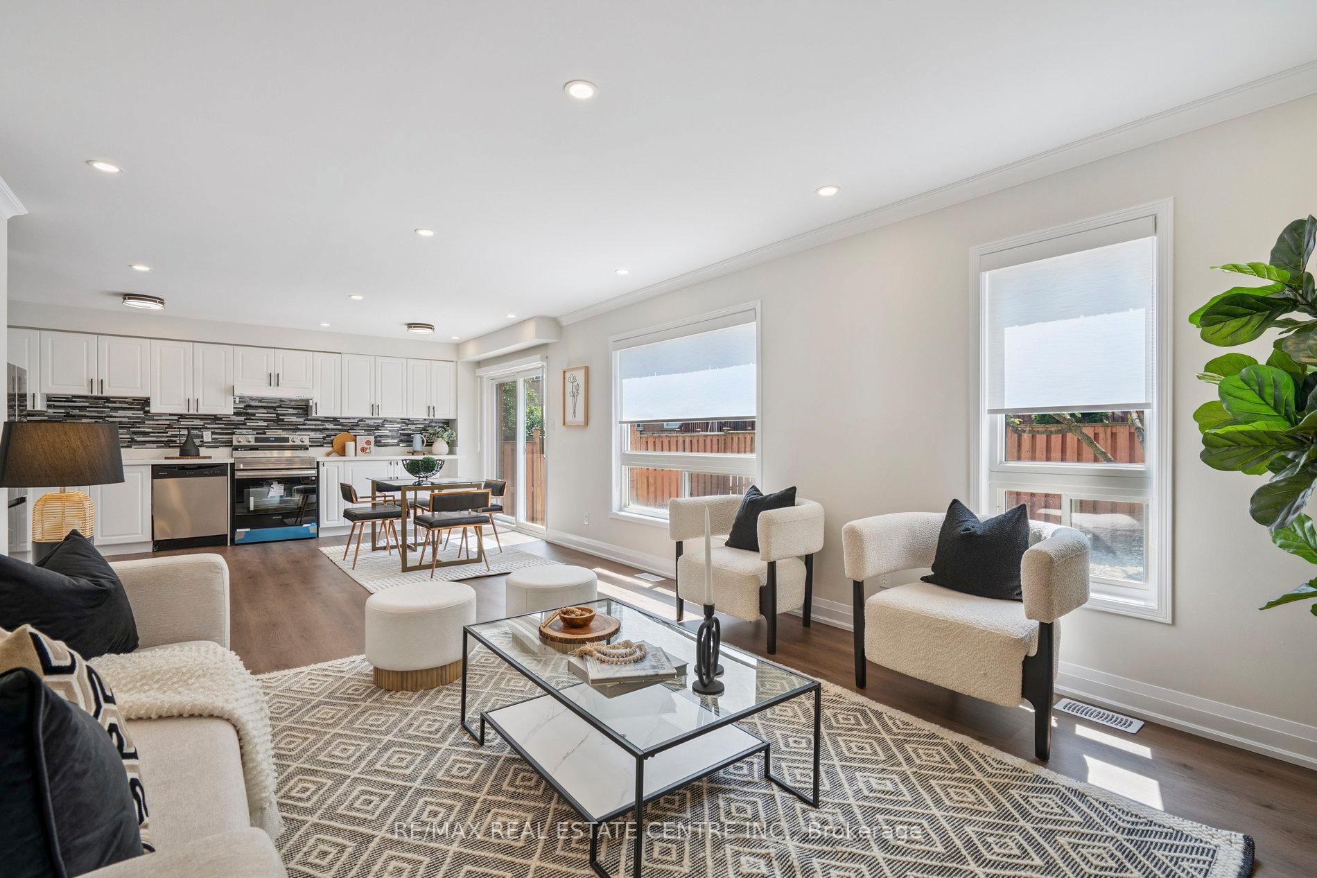 Photo 9 of 39 Four Seasons Circle, Brampton, Fletcher's Meadow — HOMEH