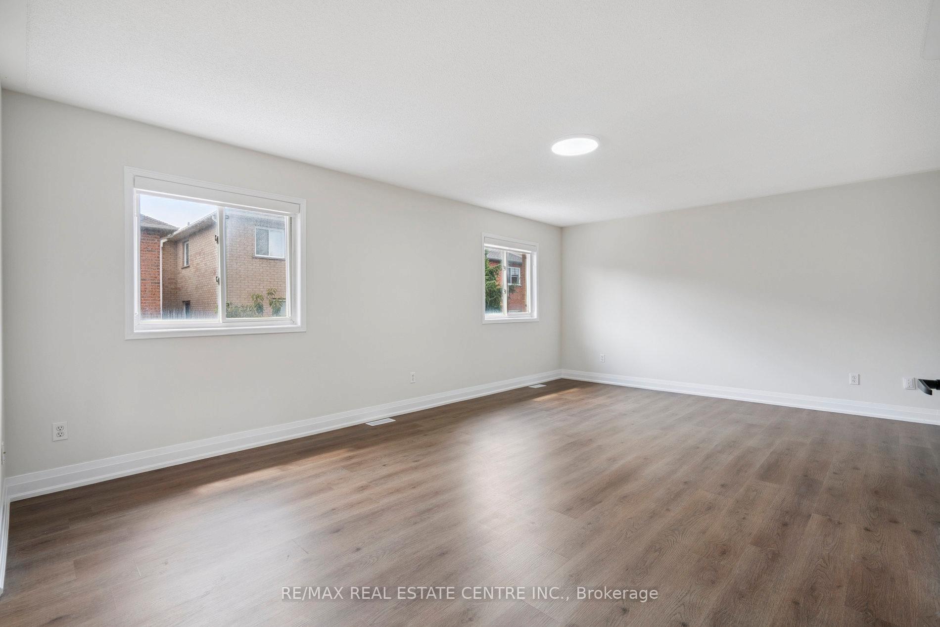 Photo 21 of 39 Four Seasons Circle, Brampton, Fletcher's Meadow — HOMEH