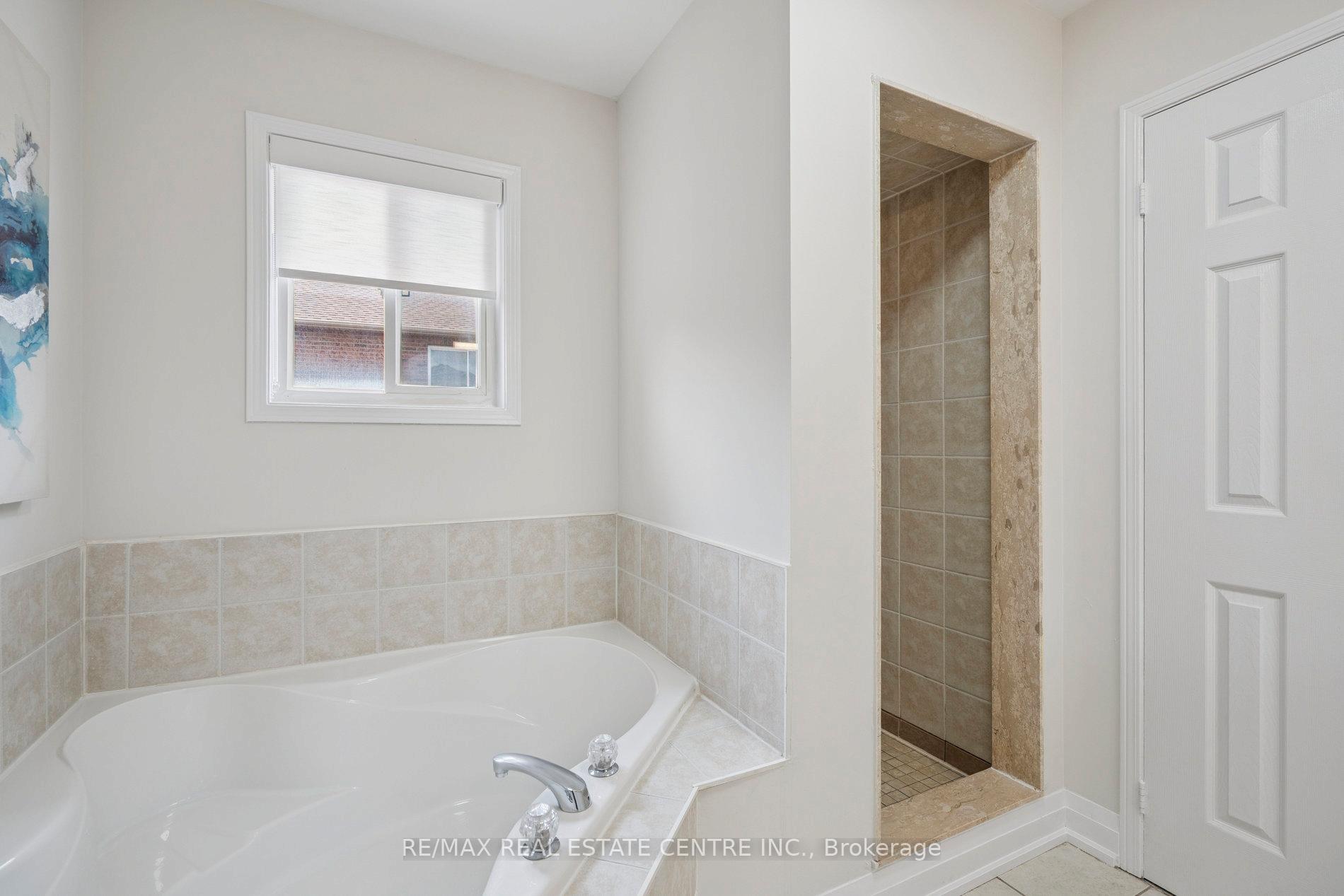 Photo 45 of 39 Four Seasons Circle, Brampton, Fletcher's Meadow — HOMEH