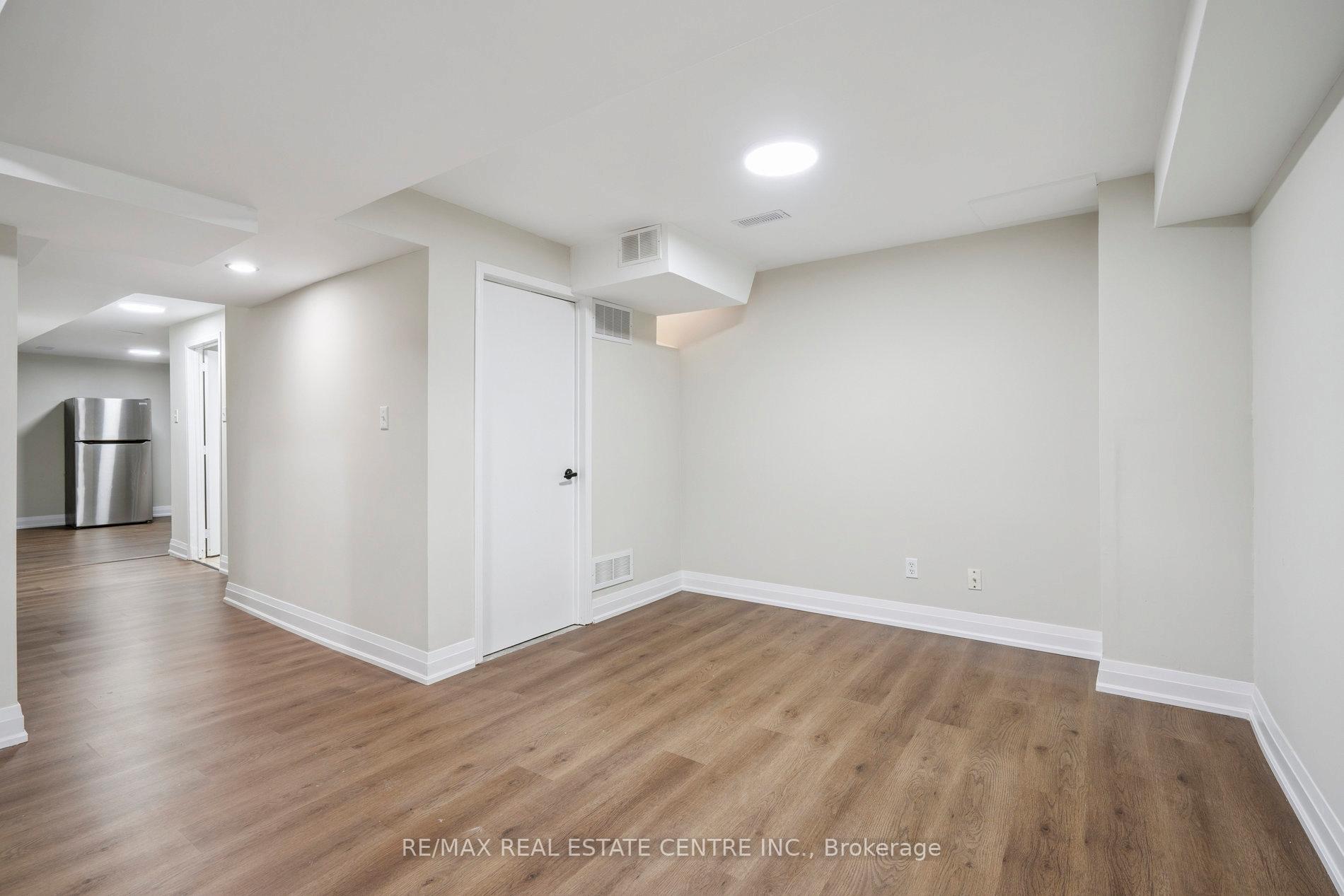 Photo 57 of 39 Four Seasons Circle, Brampton, Fletcher's Meadow — HOMEH