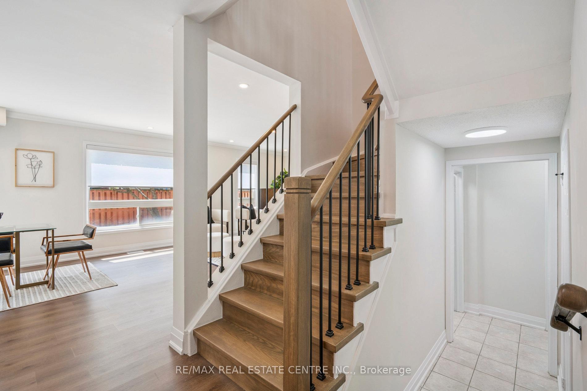 Photo 35 of 39 Four Seasons Circle, Brampton, Fletcher's Meadow — HOMEH
