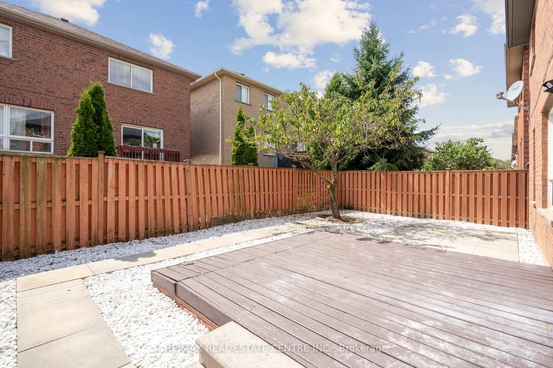 Photo 83 of 39 Four Seasons Circle, Brampton, Fletcher's Meadow — HOMEH