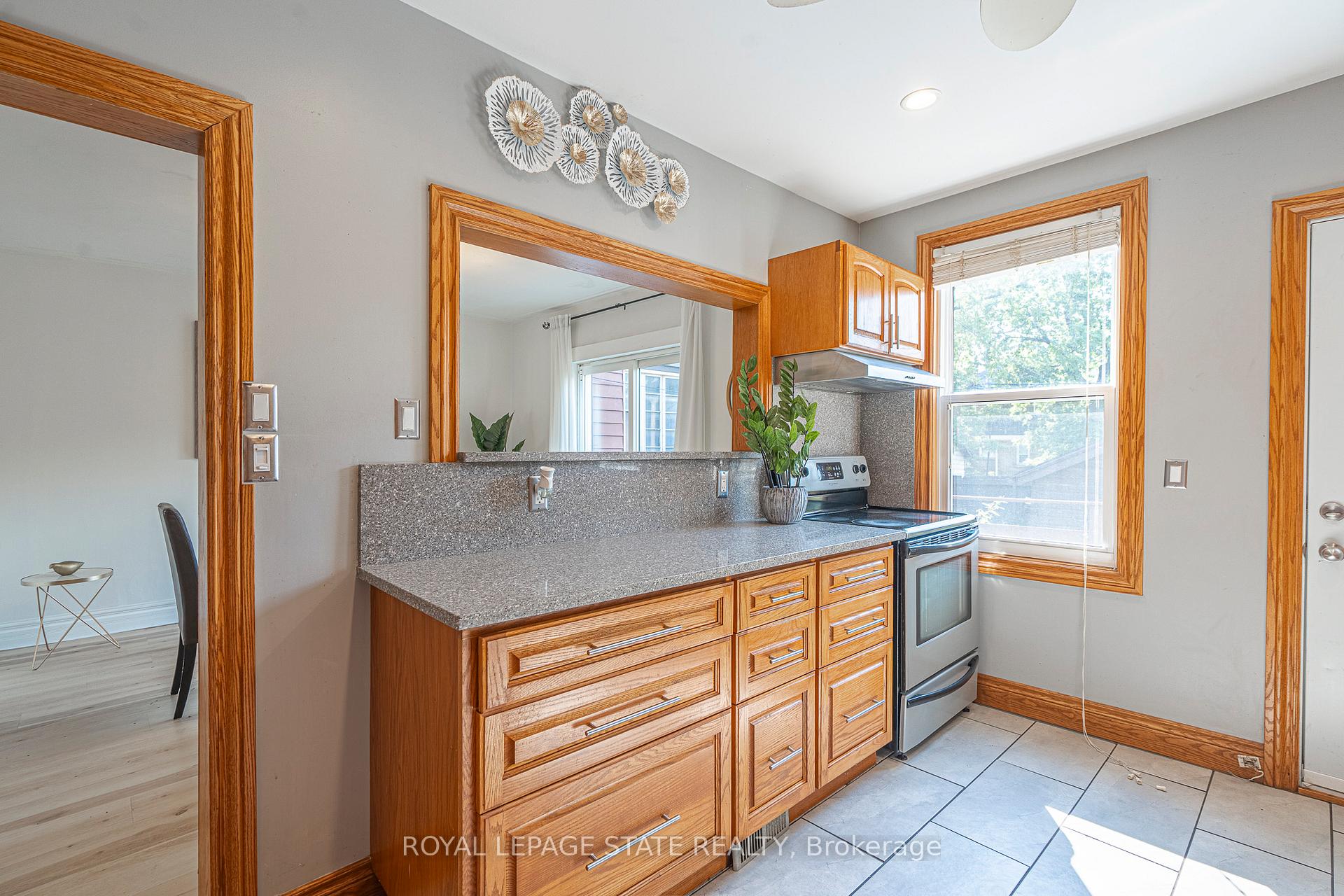 Photo 15 of 36 Spadina Avenue, Hamilton, Stipley — HOMEH