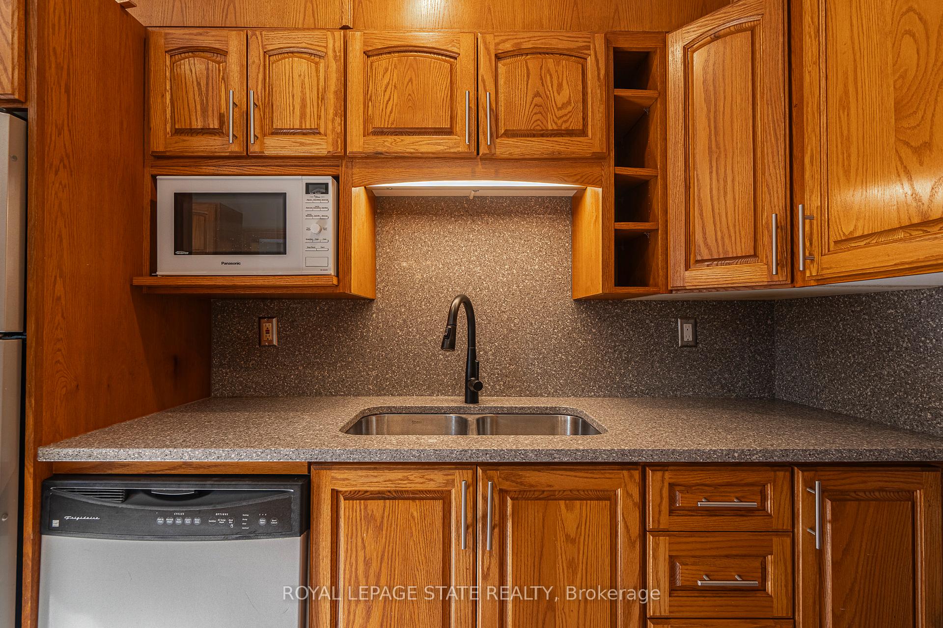 Photo 17 of 36 Spadina Avenue, Hamilton, Stipley — HOMEH