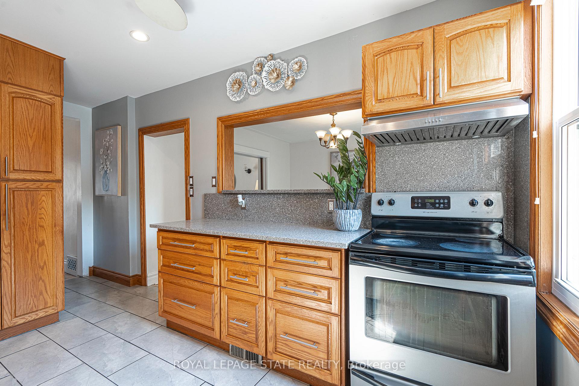 Photo 18 of 36 Spadina Avenue, Hamilton, Stipley — HOMEH