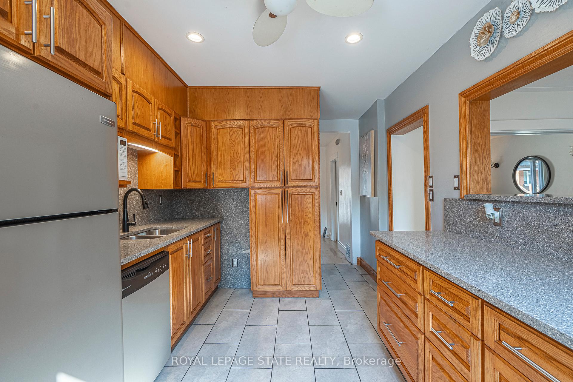 Photo 19 of 36 Spadina Avenue, Hamilton, Stipley — HOMEH