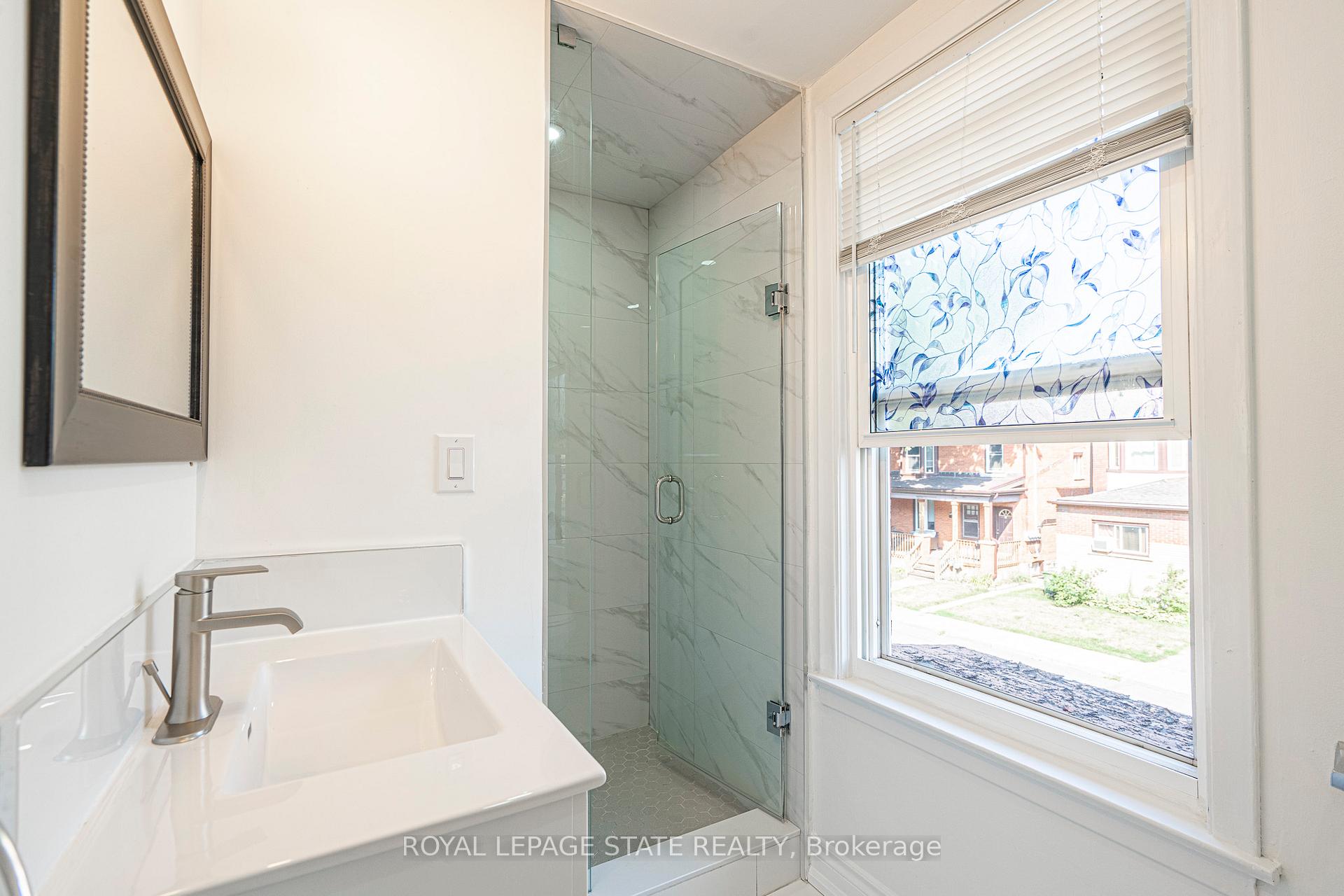 Photo 31 of 36 Spadina Avenue, Hamilton, Stipley — HOMEH