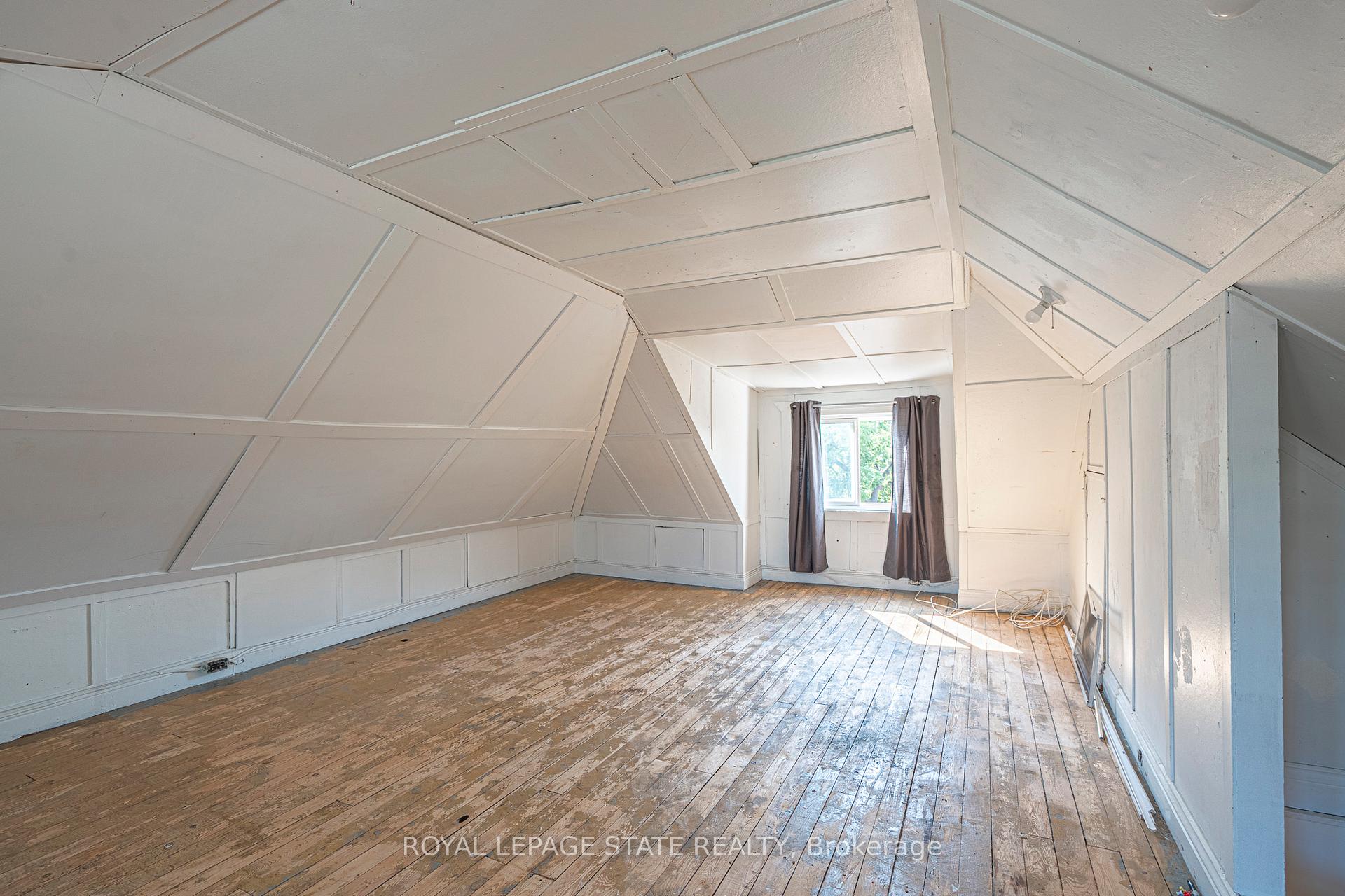 Photo 35 of 36 Spadina Avenue, Hamilton, Stipley — HOMEH