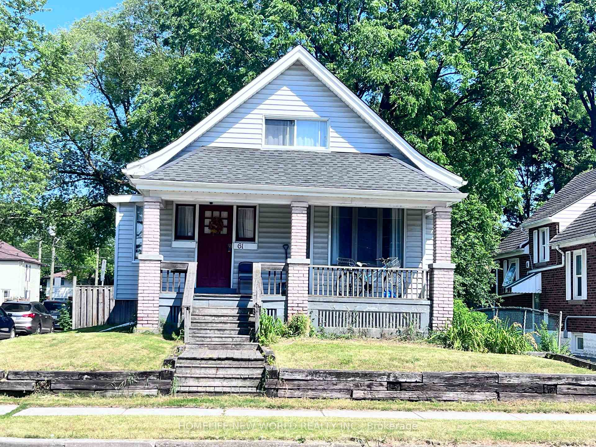 Front of 61 Broadway Avenue