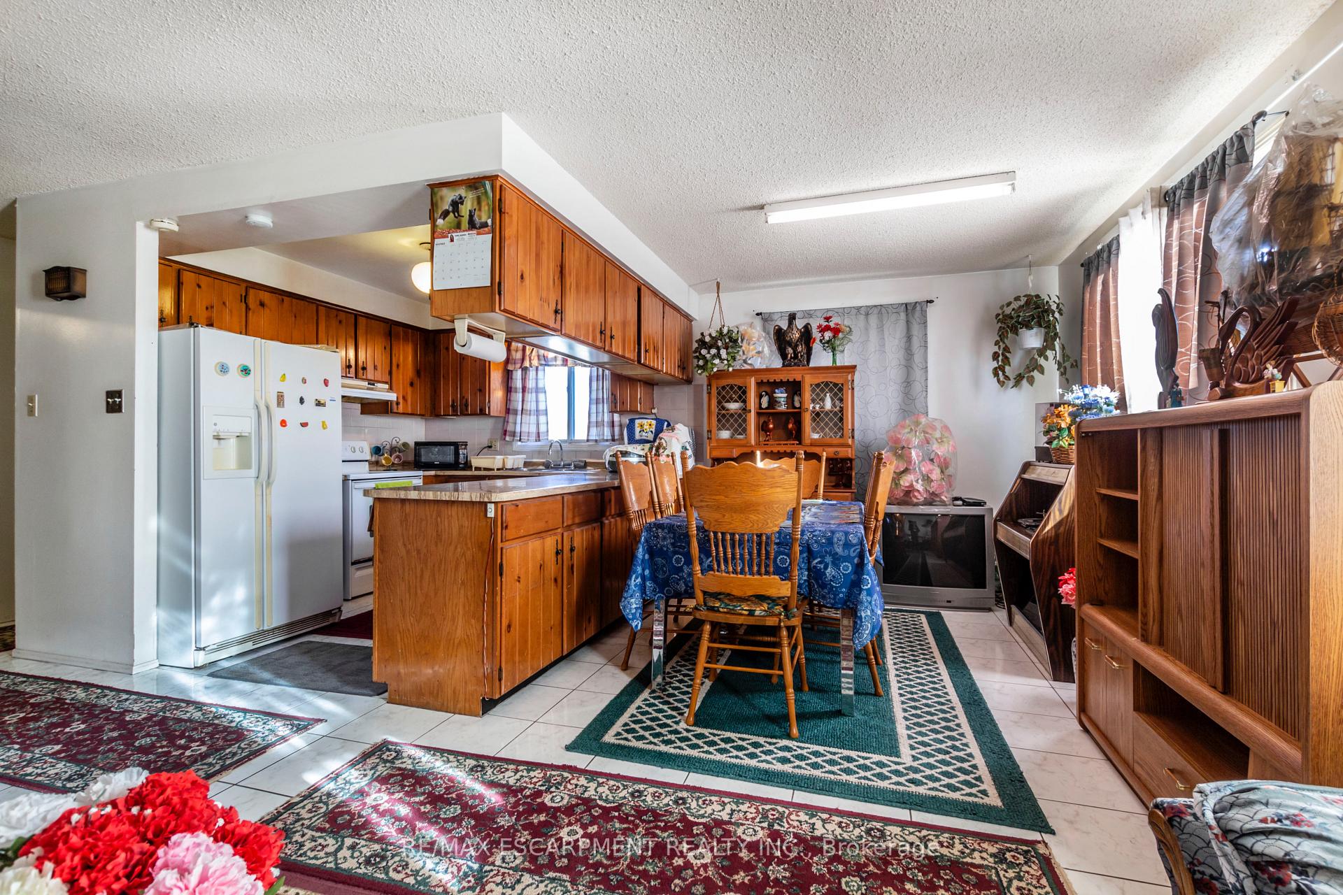 Photo 16 of 1295 Cannon Street E, Hamilton, Crown Point — HOMEH