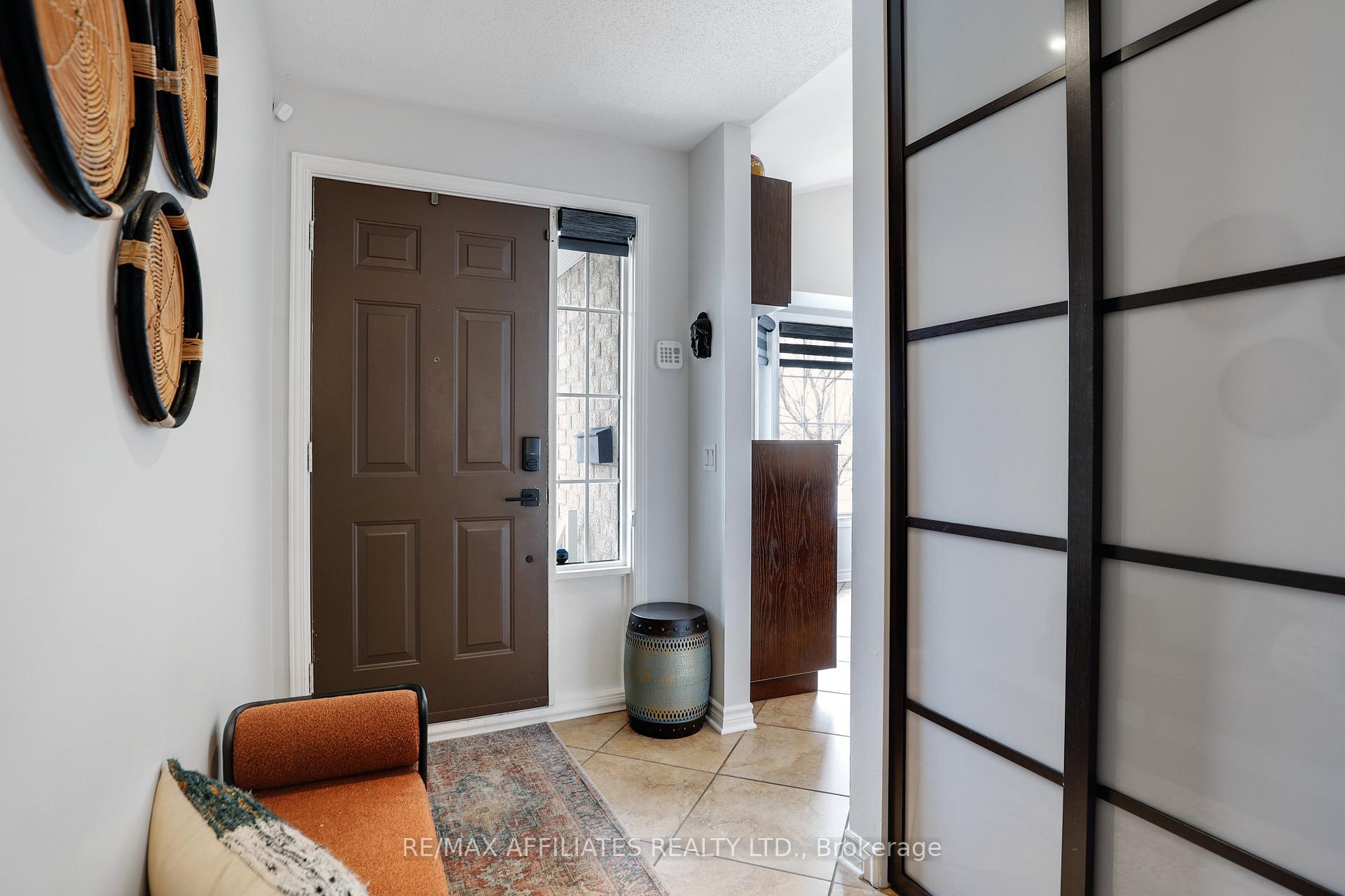 Photo 4 of 1228 Foxborough Private, Ottawa, Beaconwood — HOMEH