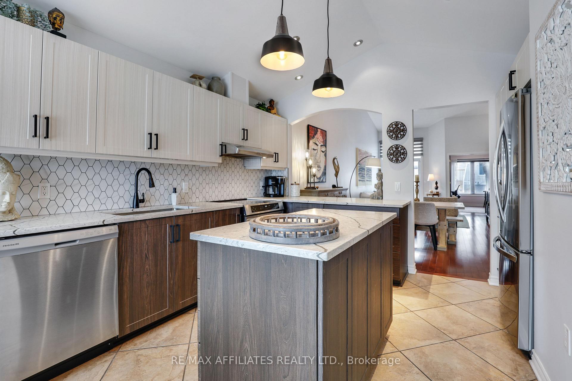 Photo 9 of 1228 Foxborough Private, Ottawa, Beaconwood — HOMEH