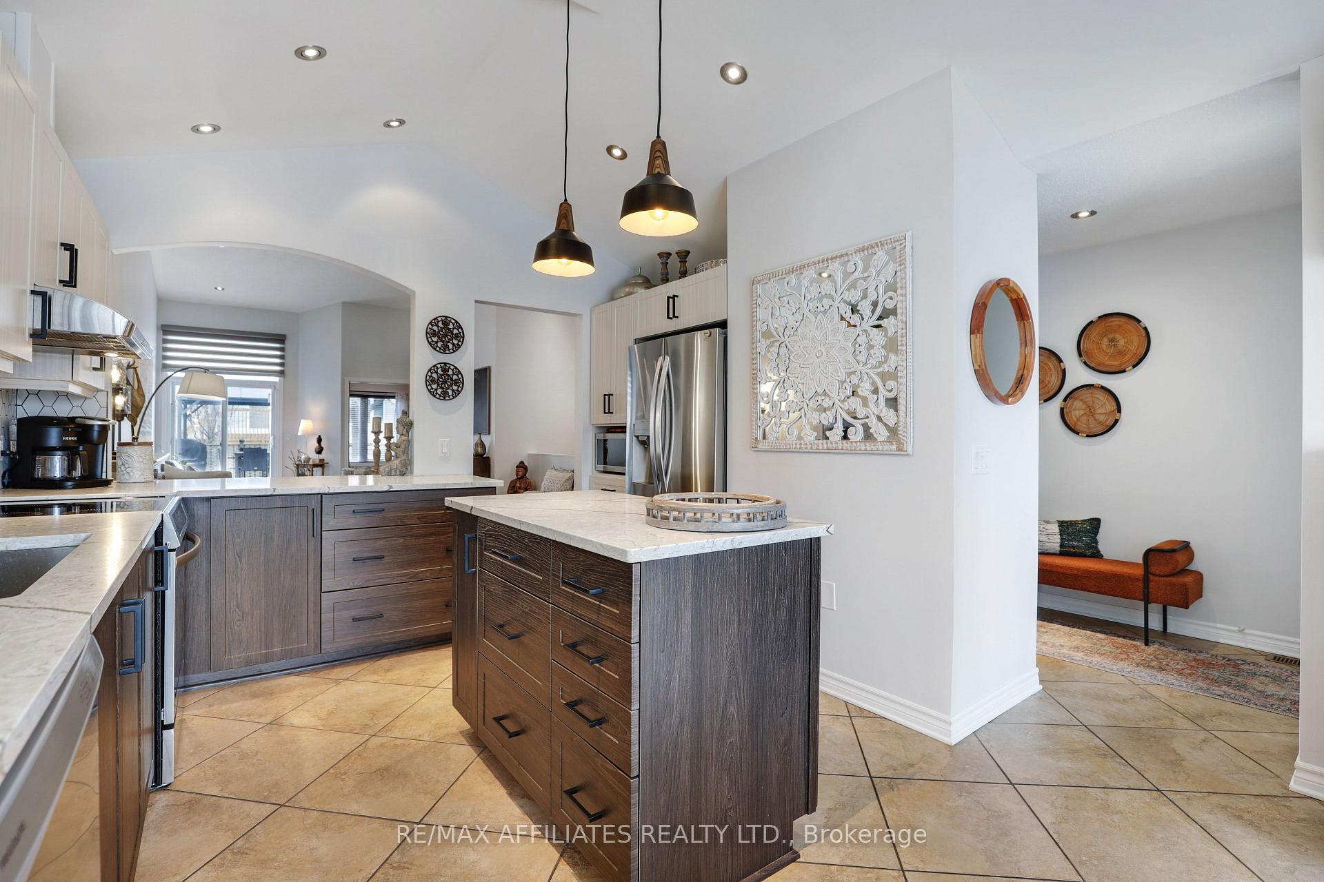 Photo 10 of 1228 Foxborough Private, Ottawa, Beaconwood — HOMEH