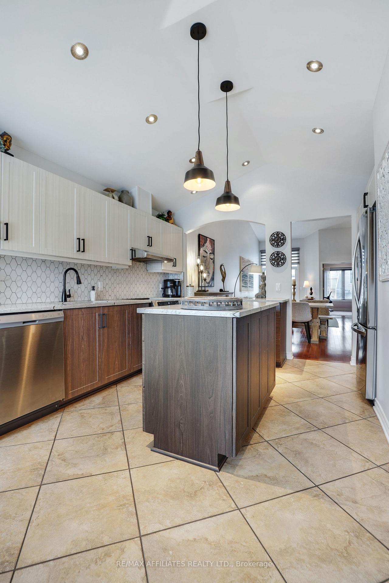Photo 11 of 1228 Foxborough Private, Ottawa, Beaconwood — HOMEH