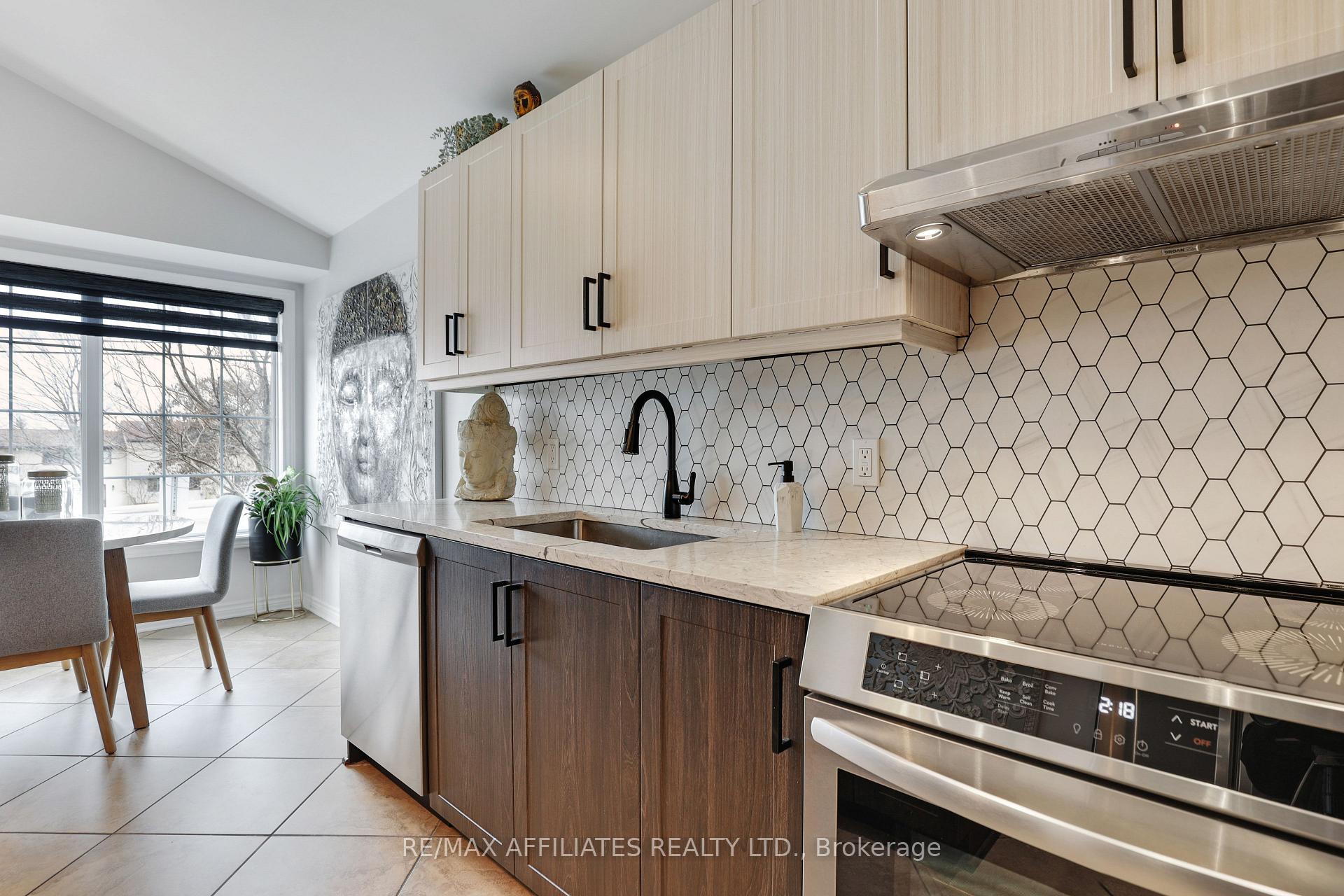 Photo 13 of 1228 Foxborough Private, Ottawa, Beaconwood — HOMEH