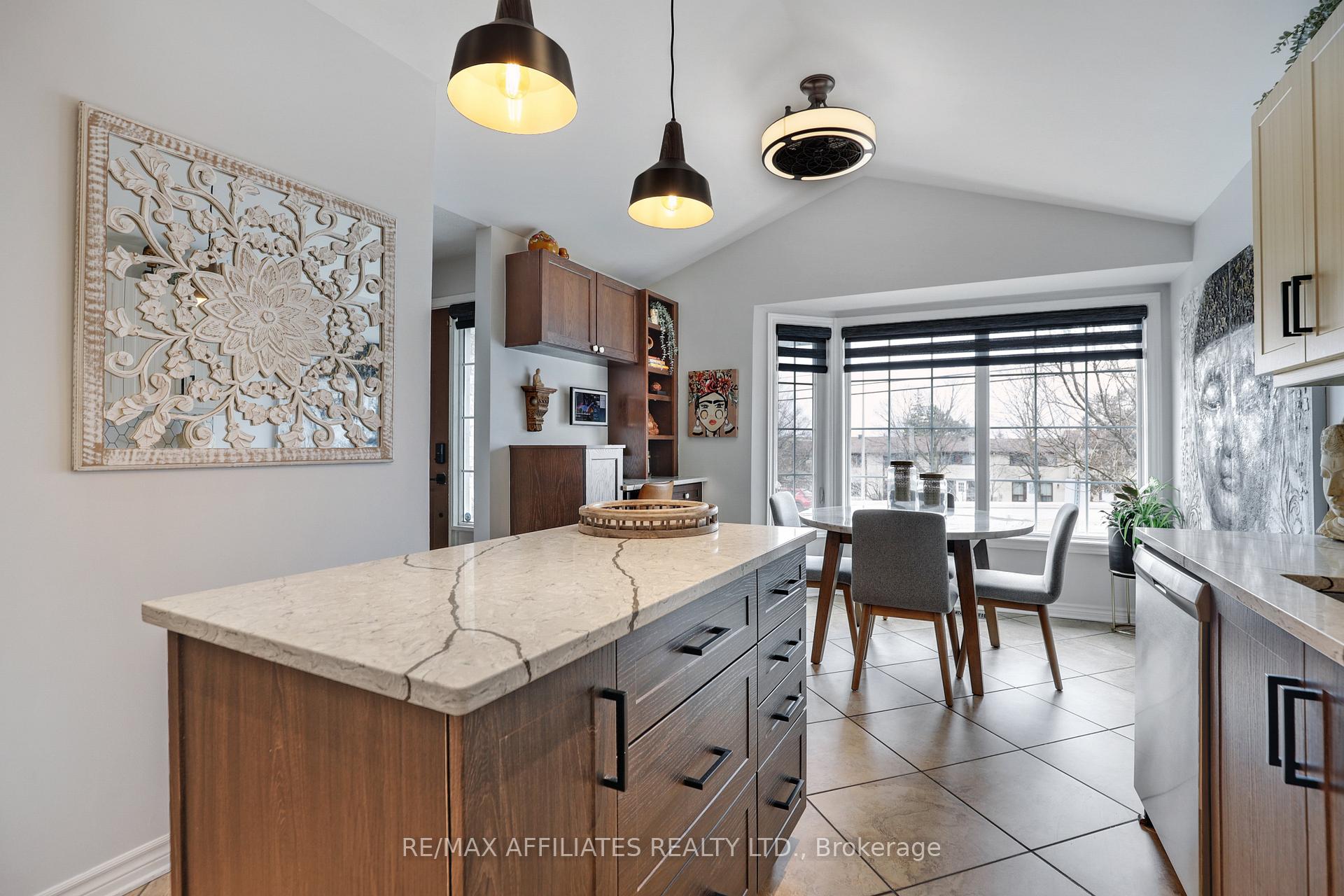 Photo 14 of 1228 Foxborough Private, Ottawa, Beaconwood — HOMEH