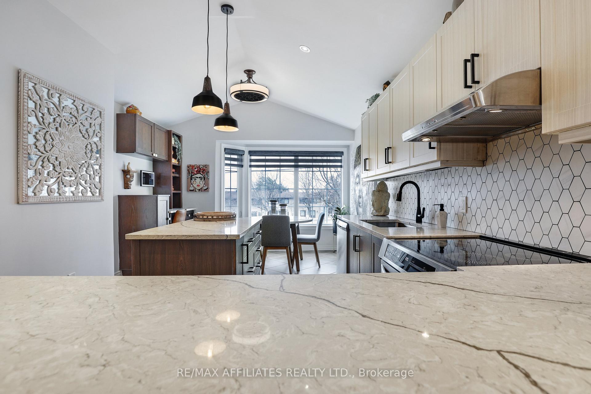 Photo 16 of 1228 Foxborough Private, Ottawa, Beaconwood — HOMEH