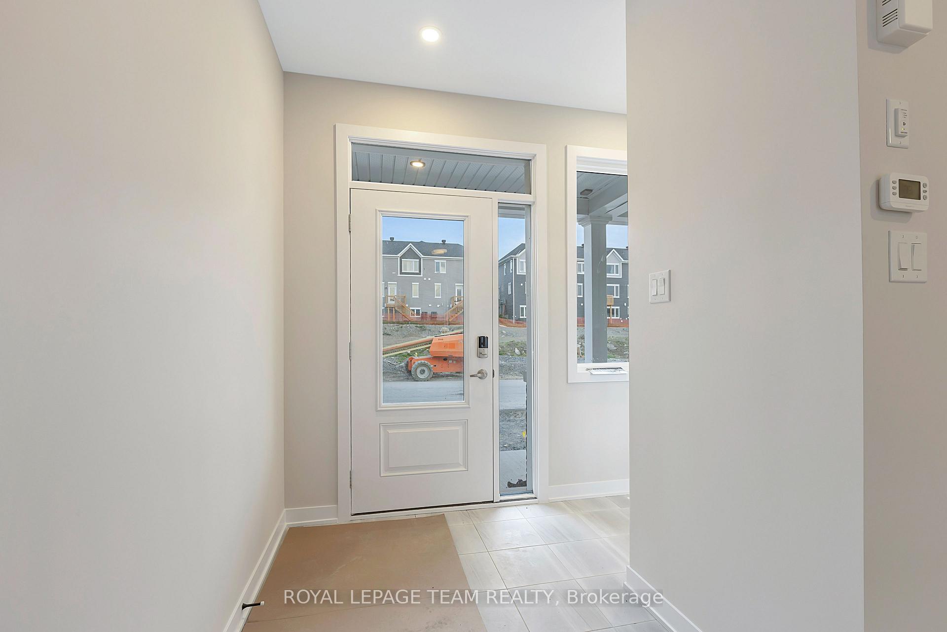 Photo 3 of 614 Expansion Road, Ottawa, Barrhaven - Half Moon Bay — HOMEH