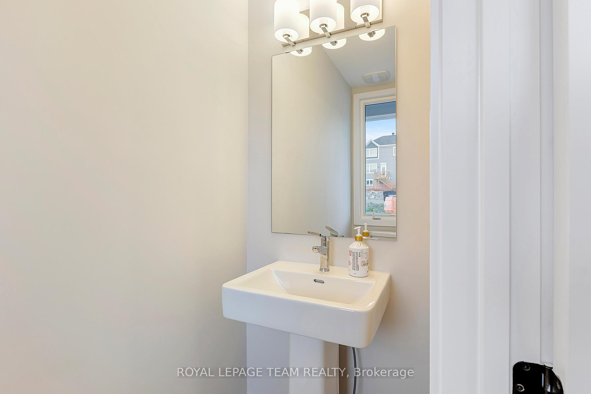 Photo 5 of 614 Expansion Road, Ottawa, Barrhaven - Half Moon Bay — HOMEH