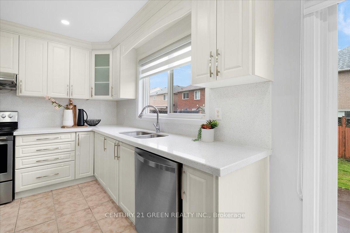 Photo 11 of 5 Teston Street, Brampton, Fletcher's Meadow — HOMEH