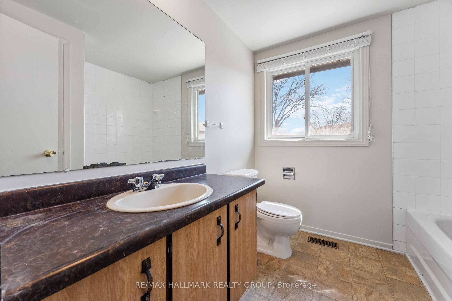 Photo 44 of Unit E, 422 Moodie Drive E, Ottawa, Westcliffe Estates — HOMEH