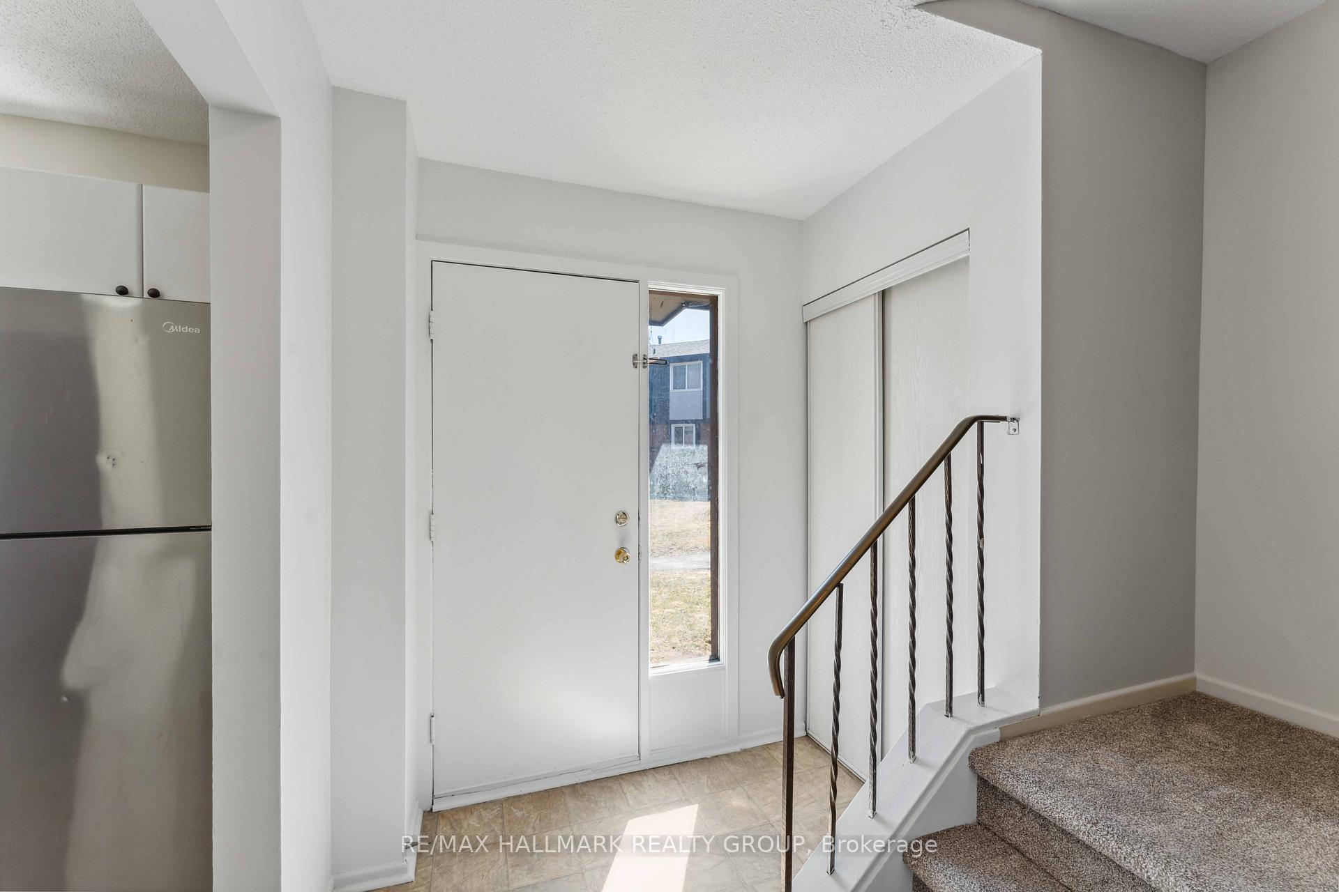 Photo 5 of Unit E, 422 Moodie Drive E, Ottawa, Westcliffe Estates — HOMEH