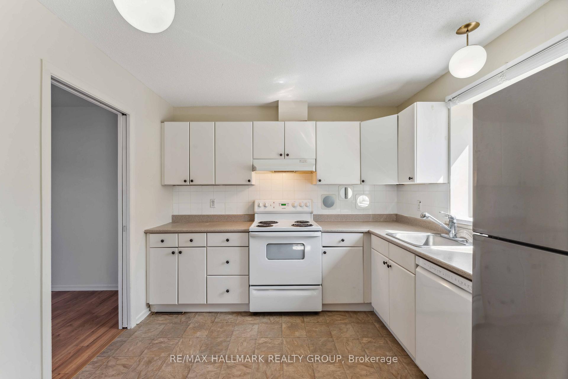 Photo 6 of Unit E, 422 Moodie Drive E, Ottawa, Westcliffe Estates — HOMEH
