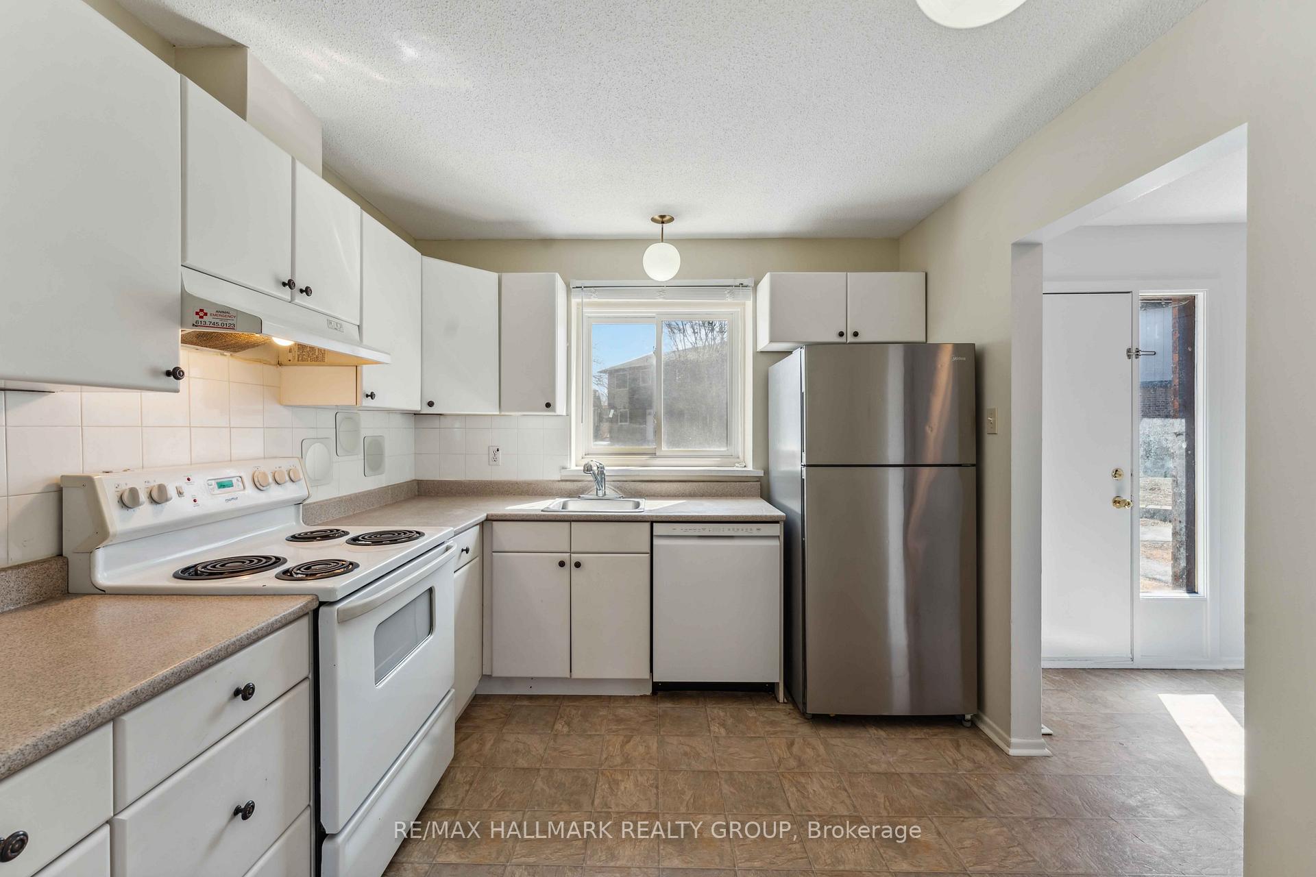 Photo 7 of Unit E, 422 Moodie Drive E, Ottawa, Westcliffe Estates — HOMEH