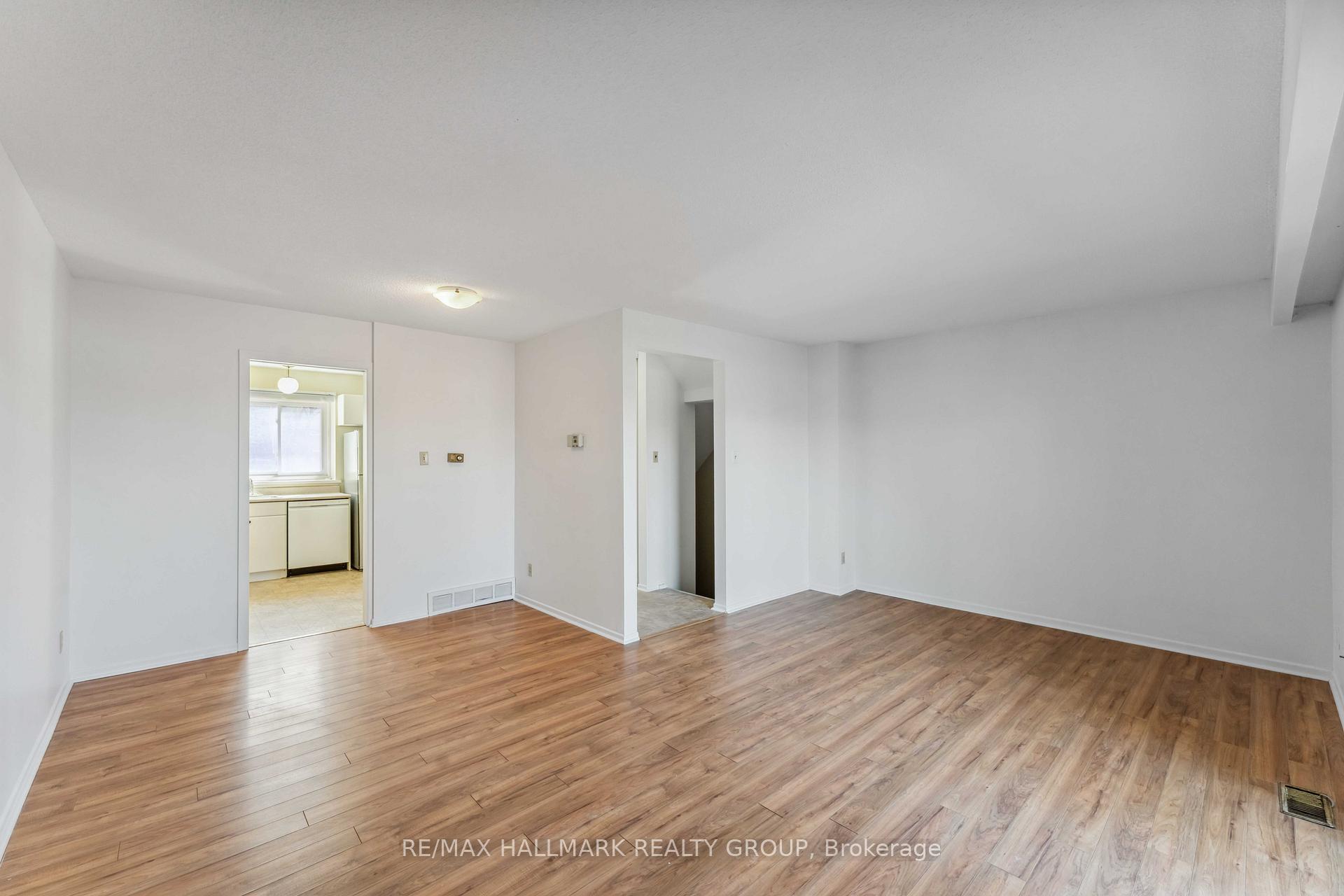 Photo 9 of Unit E, 422 Moodie Drive E, Ottawa, Westcliffe Estates — HOMEH