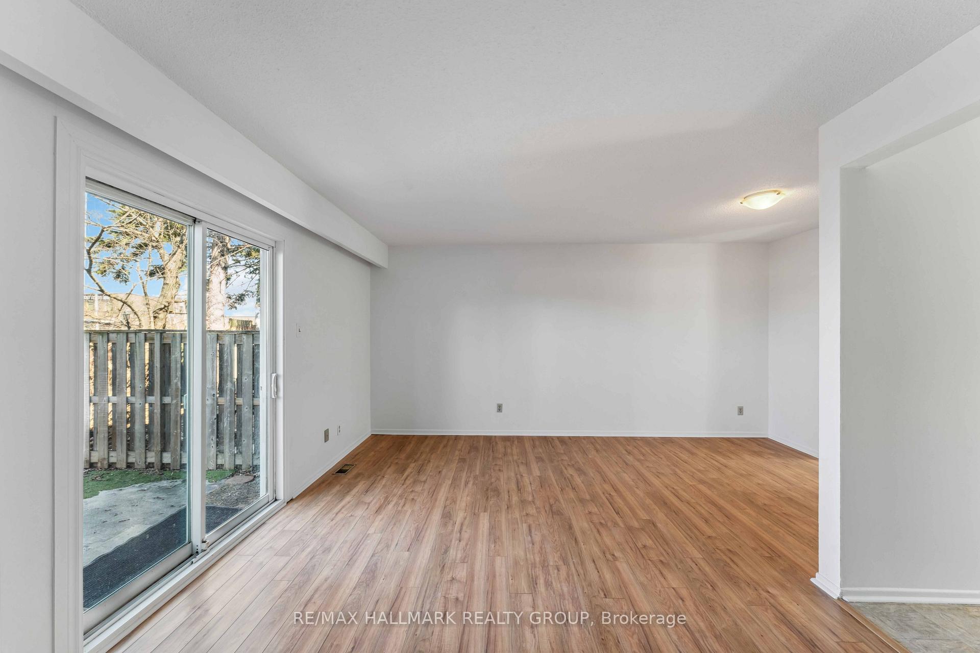 Photo 10 of Unit E, 422 Moodie Drive E, Ottawa, Westcliffe Estates — HOMEH