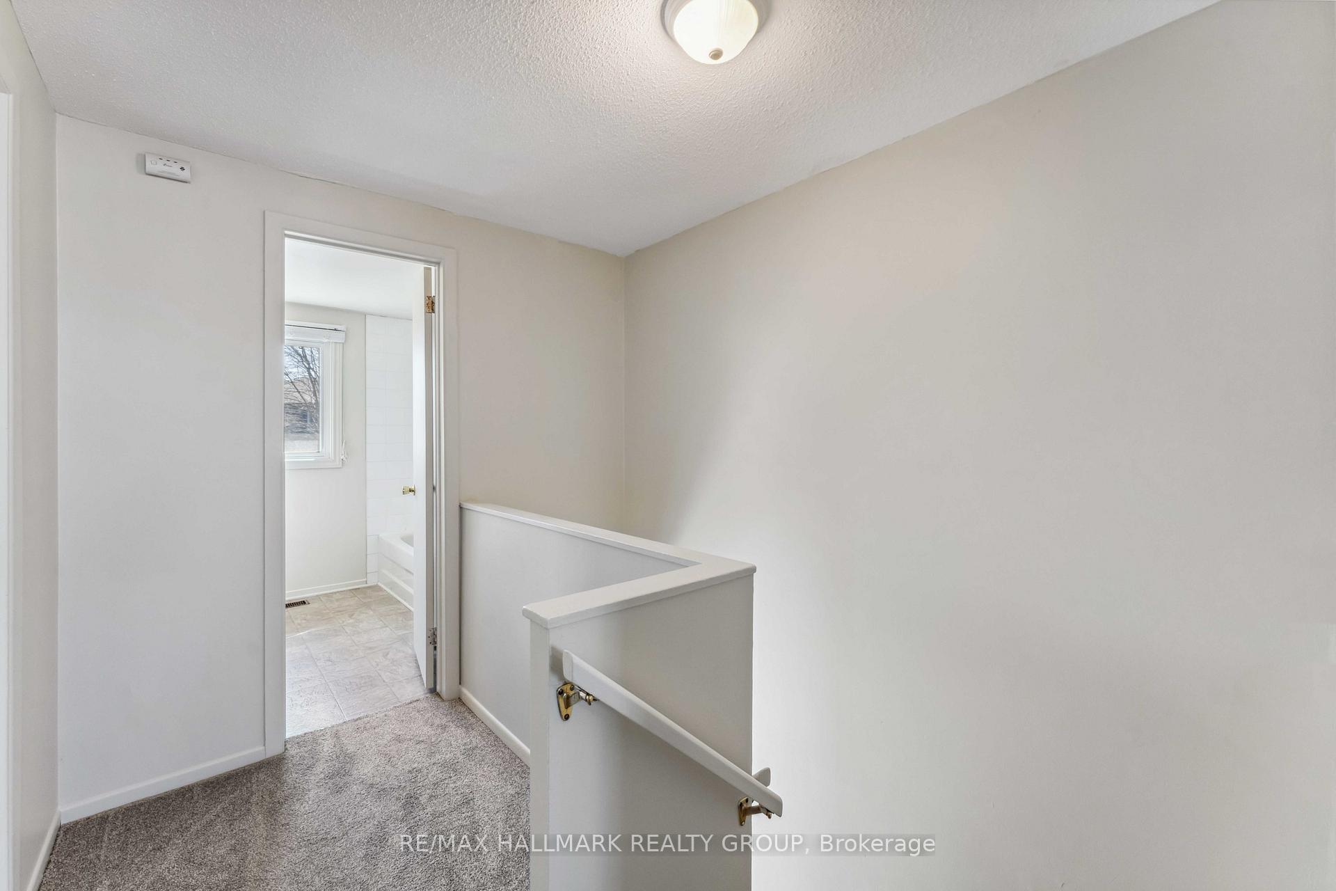 Photo 12 of Unit E, 422 Moodie Drive E, Ottawa, Westcliffe Estates — HOMEH