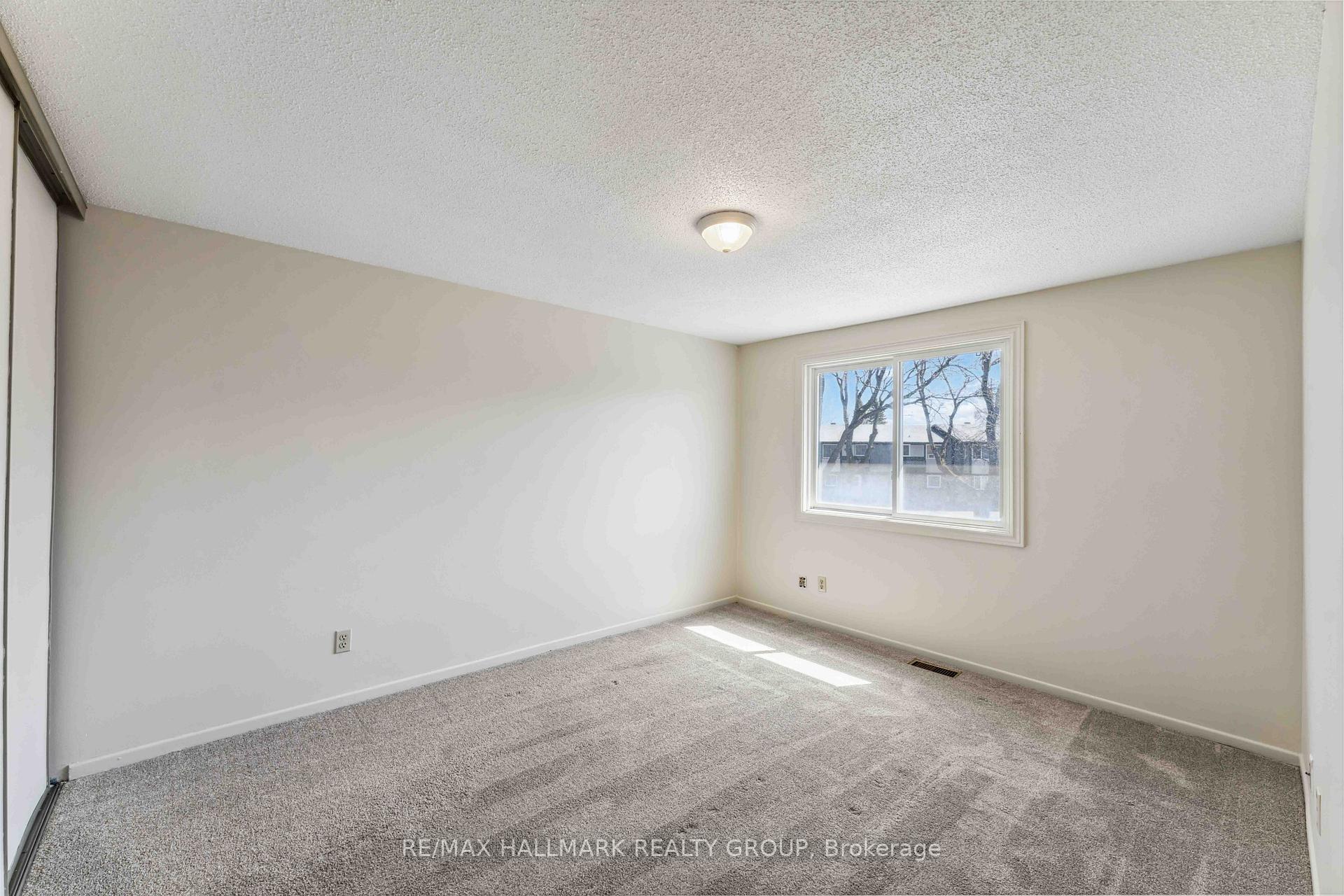 Photo 14 of Unit E, 422 Moodie Drive E, Ottawa, Westcliffe Estates — HOMEH