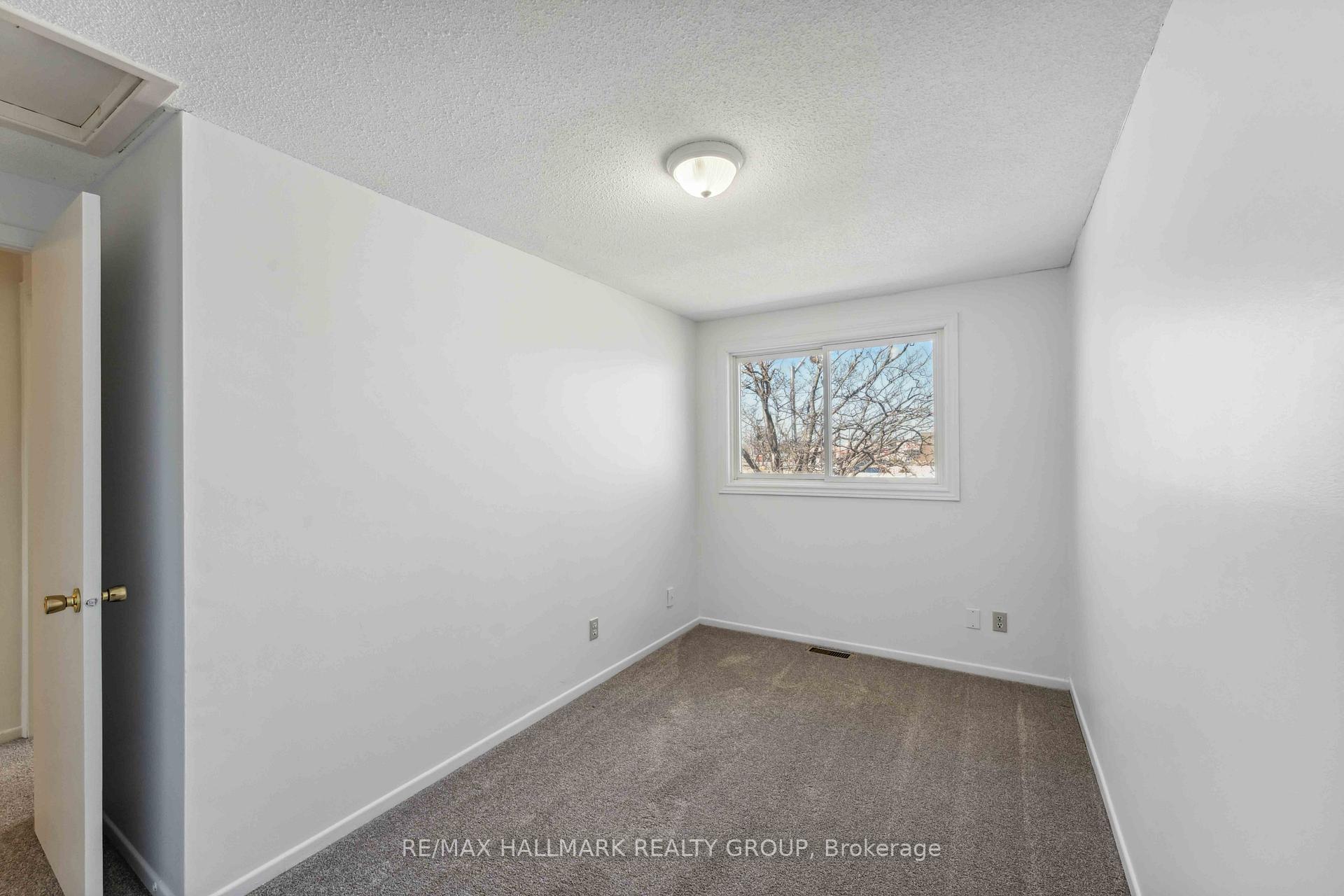 Photo 19 of Unit E, 422 Moodie Drive E, Ottawa, Westcliffe Estates — HOMEH