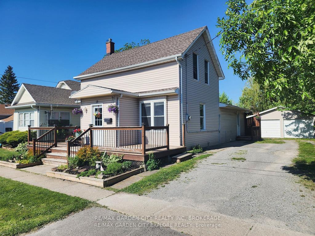 Photo 3 of 18 St. Peter Street, St. Catharines, Burleigh Hill — HOMEH