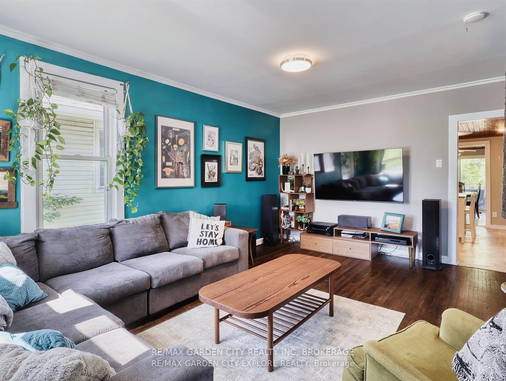 Photo 10 of 18 St. Peter Street, St. Catharines, Burleigh Hill — HOMEH