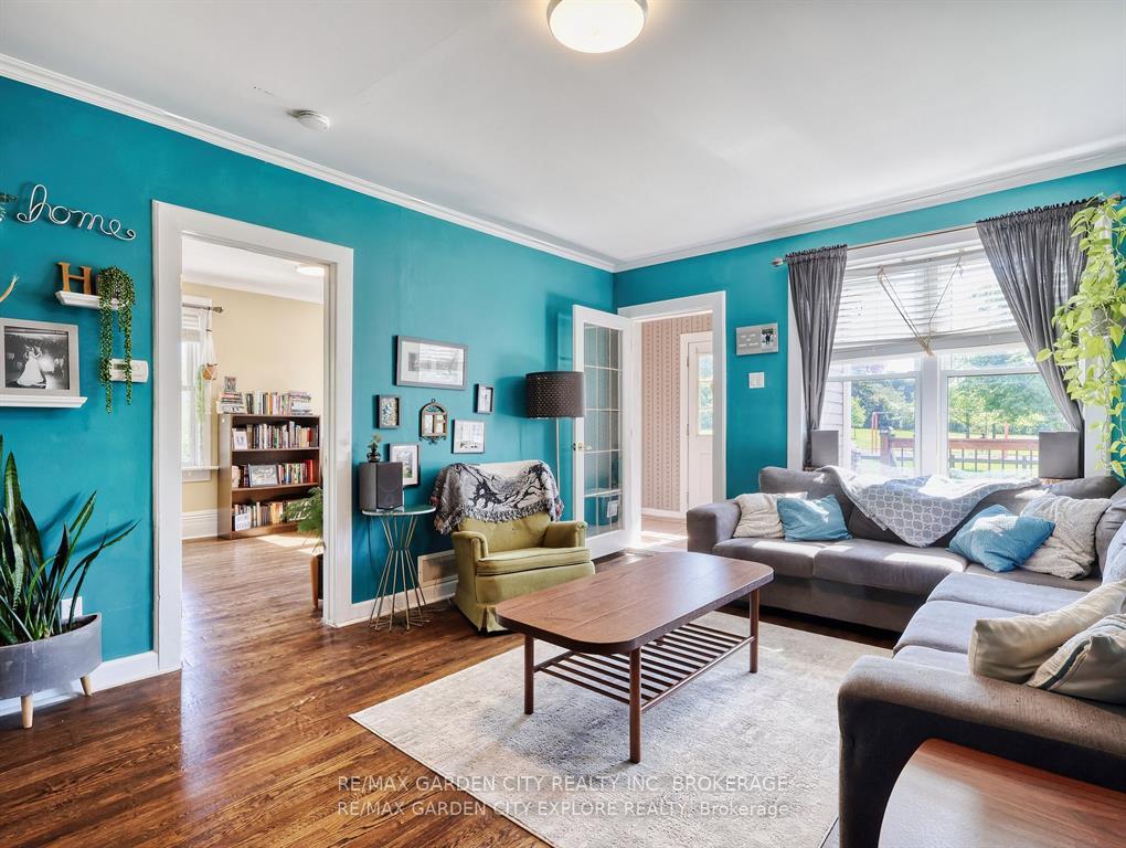 Photo 12 of 18 St. Peter Street, St. Catharines, Burleigh Hill — HOMEH