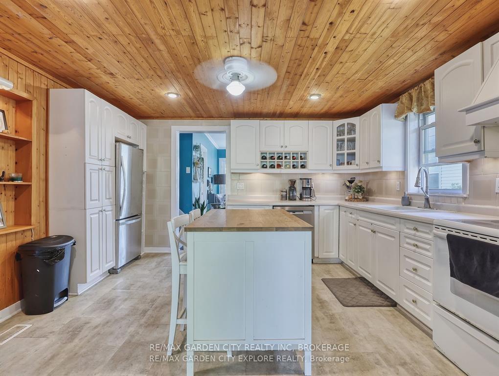 Photo 20 of 18 St. Peter Street, St. Catharines, Burleigh Hill — HOMEH