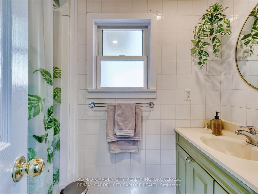 Photo 68 of 18 St. Peter Street, St. Catharines, Burleigh Hill — HOMEH