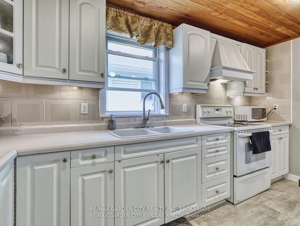 Photo 42 of 18 St. Peter Street, St. Catharines, Burleigh Hill — HOMEH