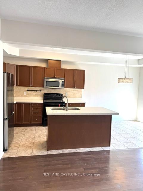 Photo 4 of Unit 26, 170 Palacebeach Trail, Hamilton, Lakeshore — HOMEH