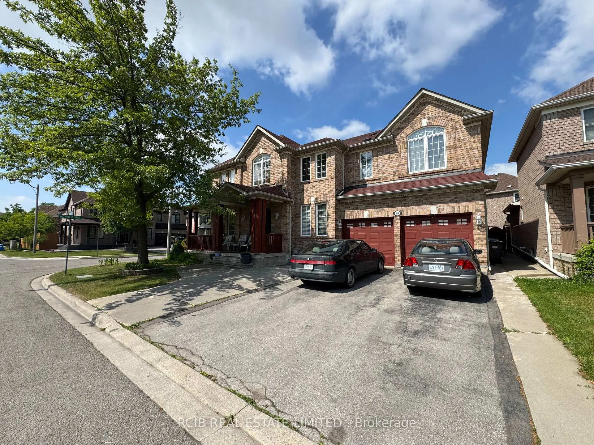 Photo 2 of 24 Golan Drive, Brampton, Vales of Castlemore — HOMEH