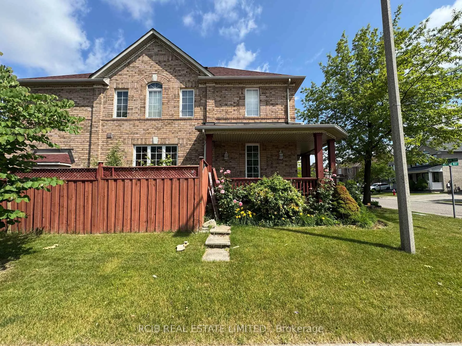 Photo 3 of 24 Golan Drive, Brampton, Vales of Castlemore — HOMEH