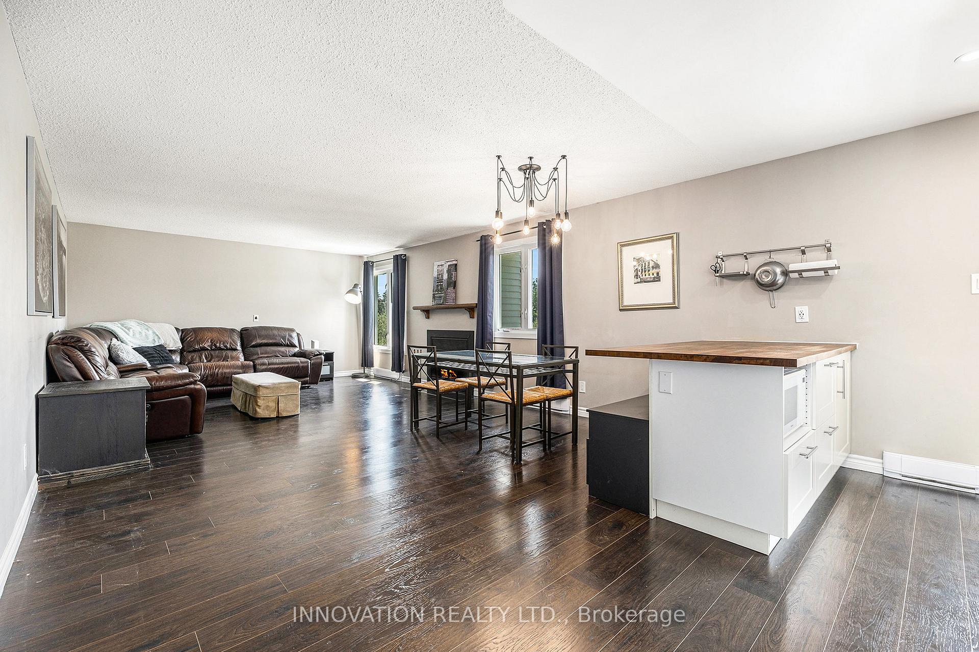 Photo 4 of Unit 2, 238 Harriot Private, Ottawa, Hunt Club Park/Greenboro — HOMEH