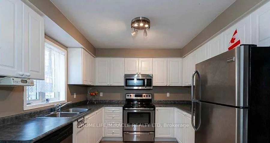 Photo 5 of 36 Bramcedar Crescent, Brampton, Northwest Sandalwood Parkway — HOMEH