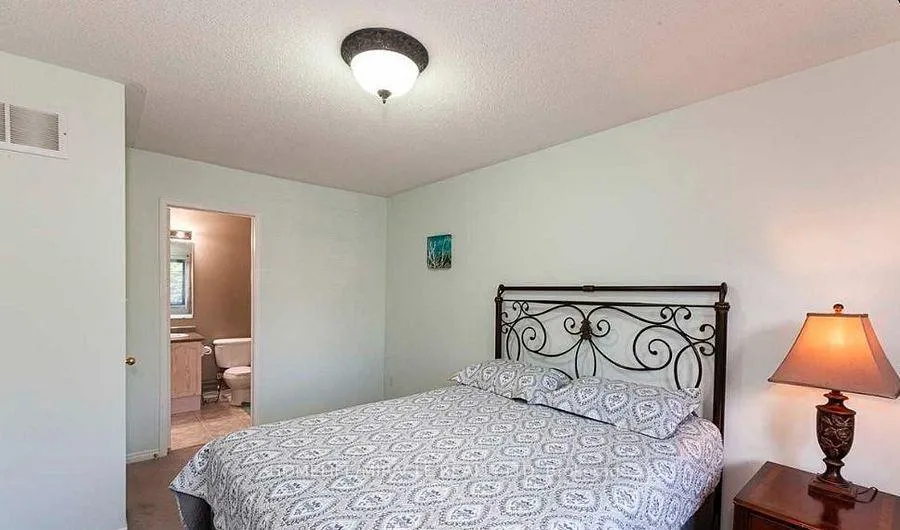 Photo 11 of 36 Bramcedar Crescent, Brampton, Northwest Sandalwood Parkway — HOMEH