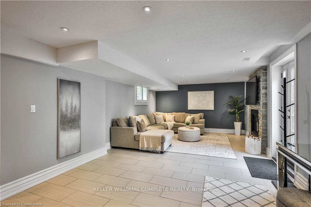 Photo 54 of 220 Moorland Crescent, Hamilton, Meadowlands — HOMEH