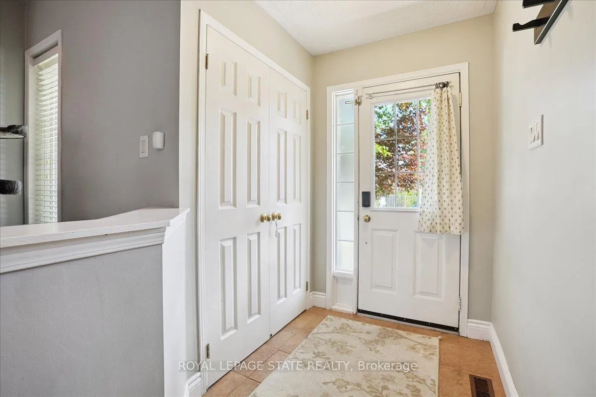 Photo 5 of 70 Moore Crescent, Hamilton, Ancaster — HOMEH