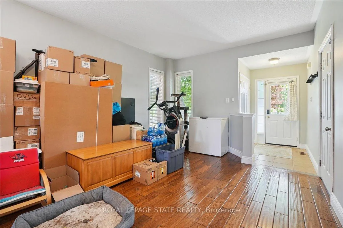 Photo 7 of 70 Moore Crescent, Hamilton, Ancaster — HOMEH