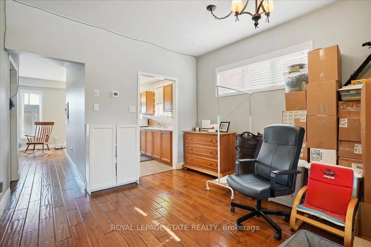 Photo 8 of 70 Moore Crescent, Hamilton, Ancaster — HOMEH
