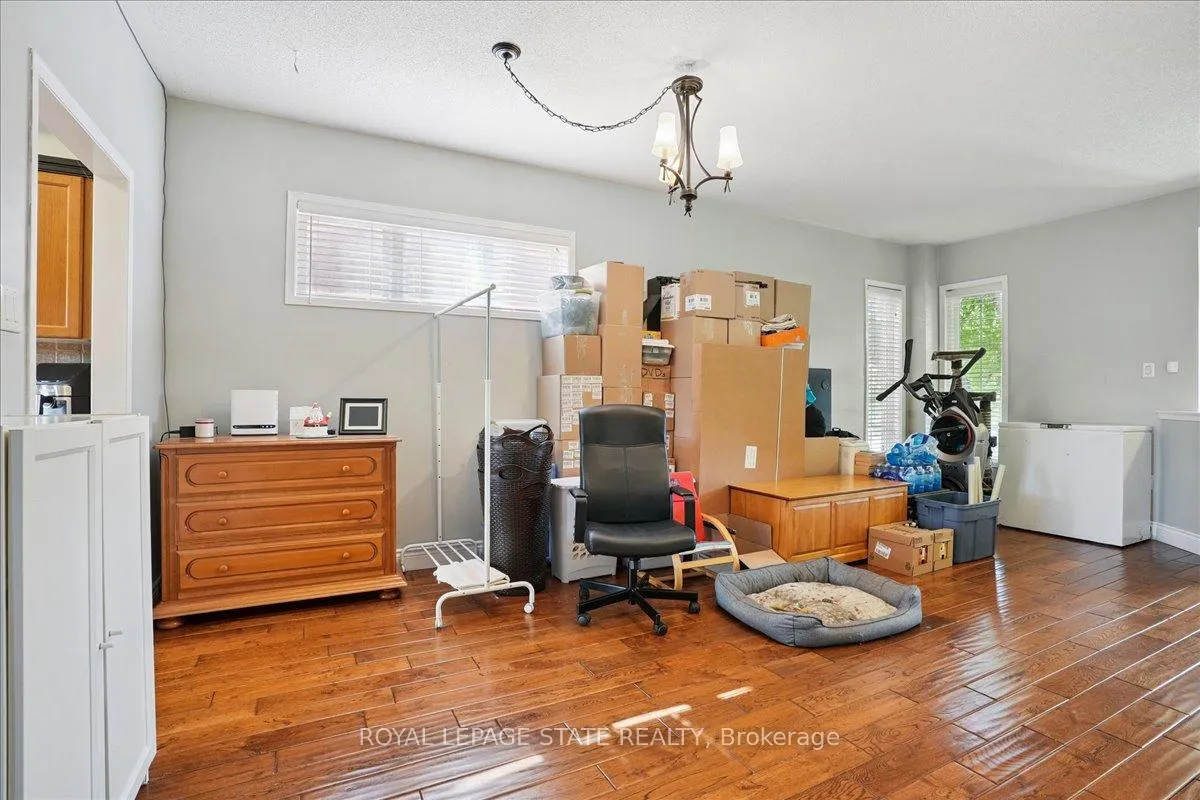 Photo 9 of 70 Moore Crescent, Hamilton, Ancaster — HOMEH
